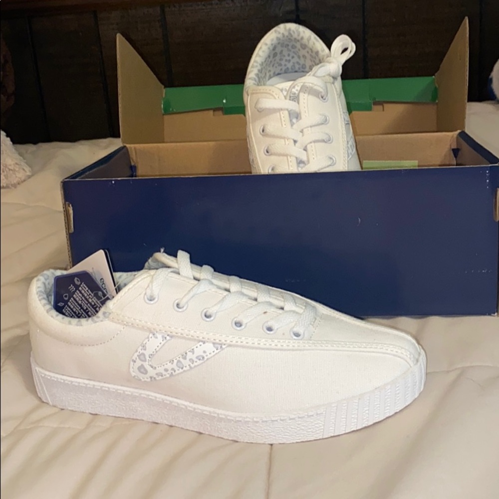 🌼NYLITE CANVAS WHITE/LEOPARD TRETORN🌼 size 7.5